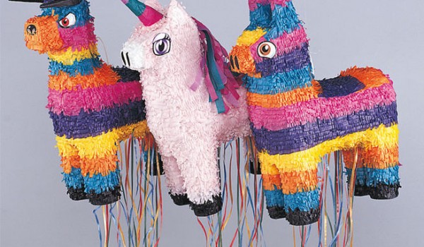 pinatas en forme d'âne avec ficelles